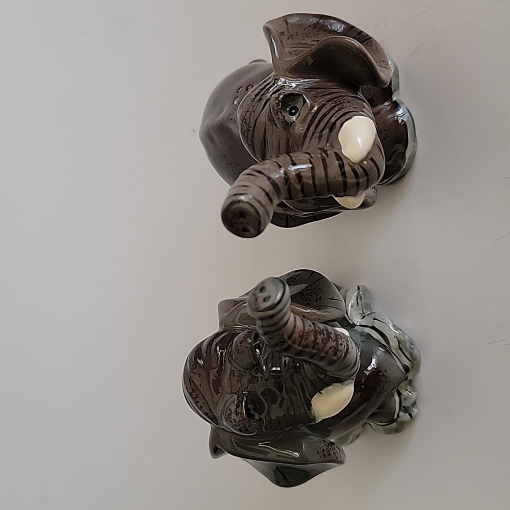 LYNDA CORNEILLE ELEPHANT SALT & PEPPER SHAKERS